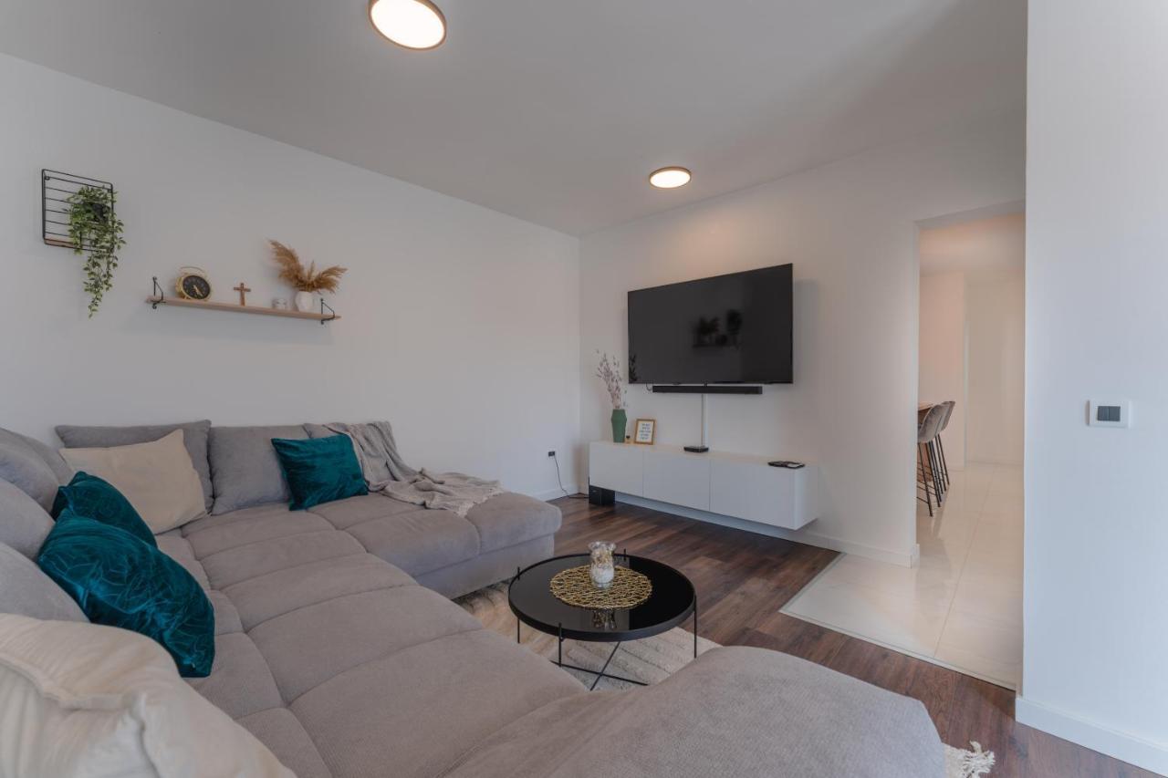 Apartment Glamorous Getaway ซาดาร์ ภายนอก รูปภาพ